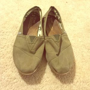 Olive green Toms