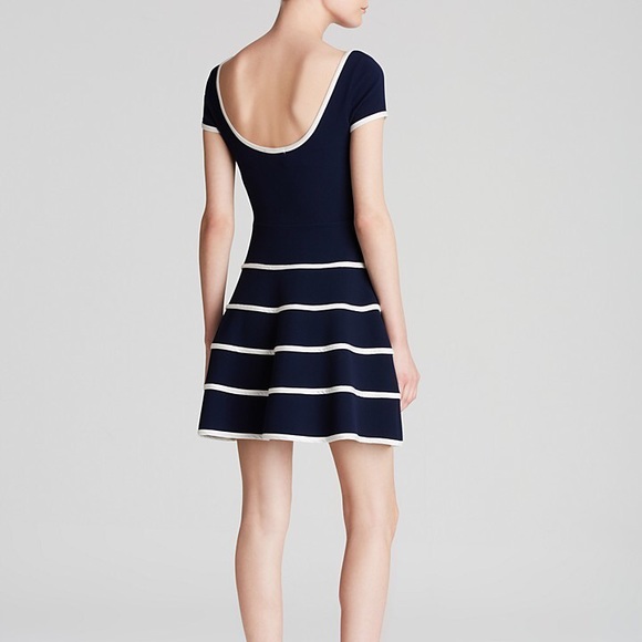 🎊HP🎉Short sleeve tipped fit n flare dress. - Picture 2 of 2