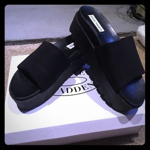 NOW ON SALE! Steve Madden black "Beth" sandals