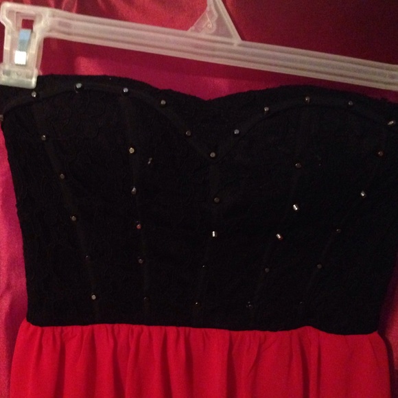 Makeup & dresses bundle - Picture 2 of 4