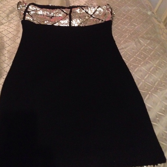 Makeup & dresses bundle - Picture 3 of 4