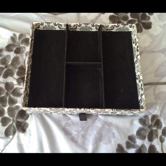 Jewelry Box - Picture 2 of 4