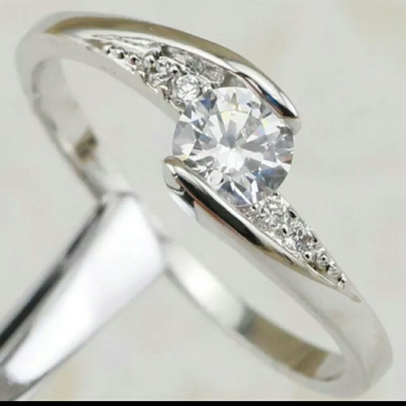 Jewelry - Hot Nice White CZ Gems Jewelry