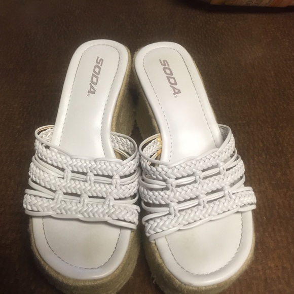 Soda sandals