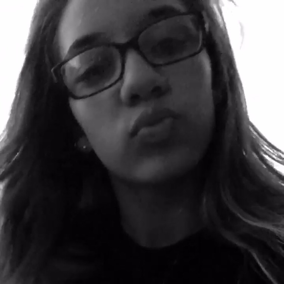 Meet your Posher, Ally - Picture 2 of 4