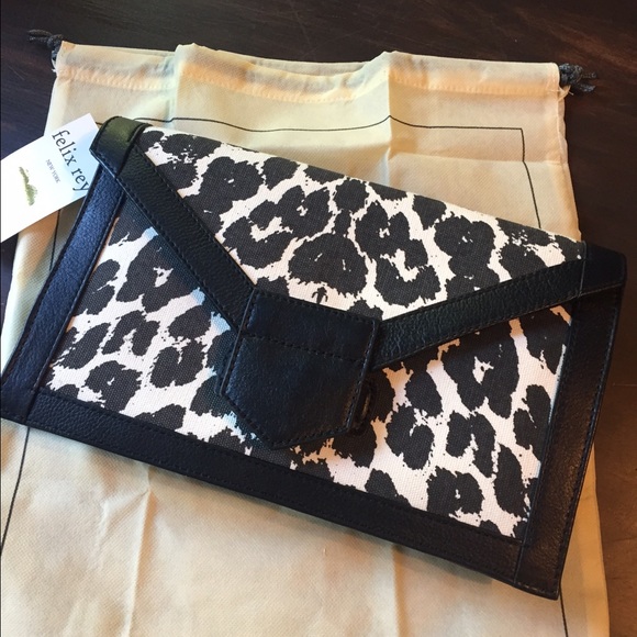 New with tags snow leopard Felix Rey clutch - Picture 3 of 4