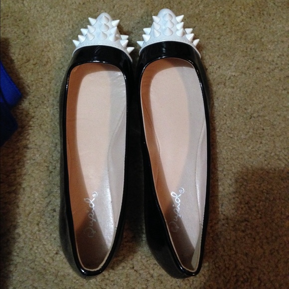 Color black flats