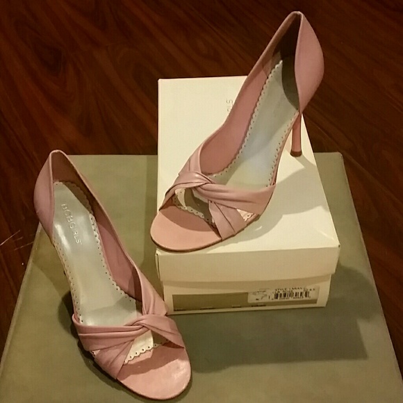 BCBG shoes