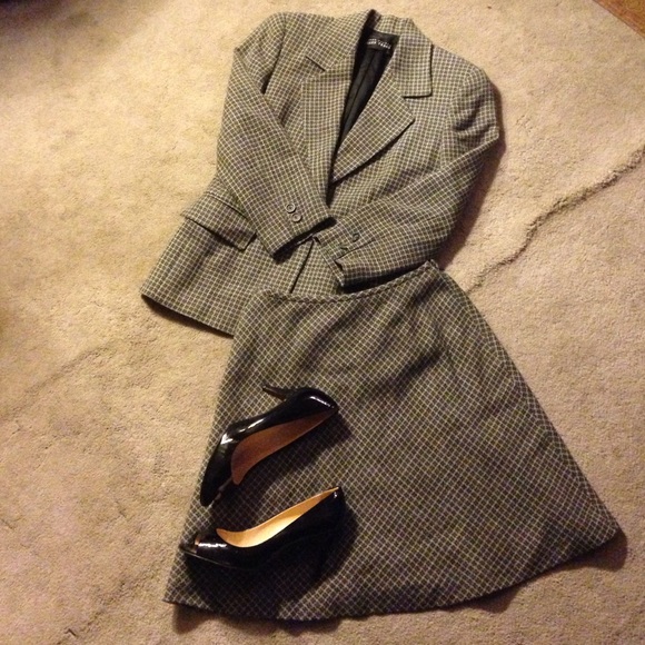 Ellen Tracy Wool 2Pc Suit