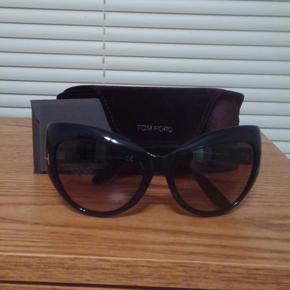 Designer cat eyed sunglasses