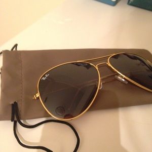 Ray bans sunglasses with sunglass bag
