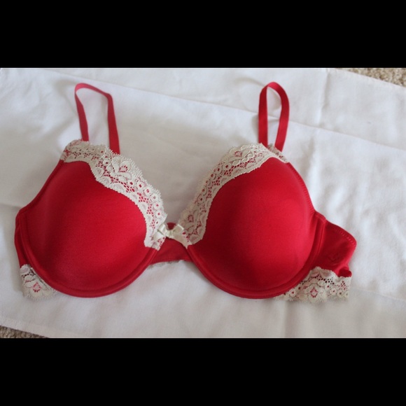 Aerie red and ivory lace lightly lined Katie bra