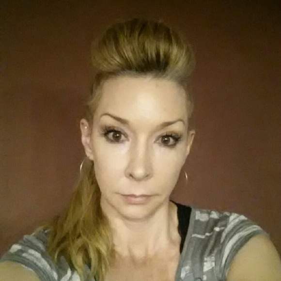 Meet your Posher, Kathy - Picture 2 of 2