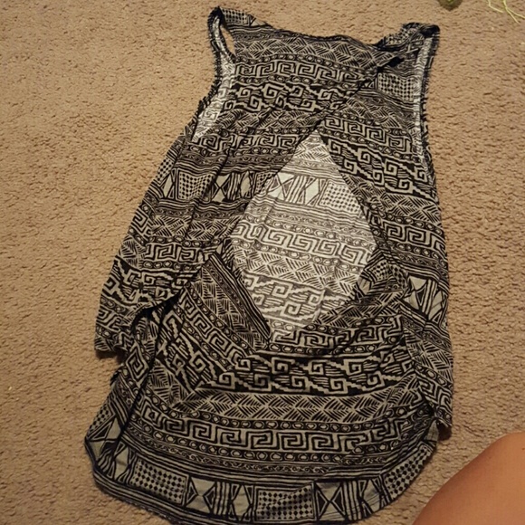 Aztec pattern tank - Picture 2 of 2