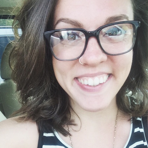 Meet your Posher, Brandy - Picture 2 of 4