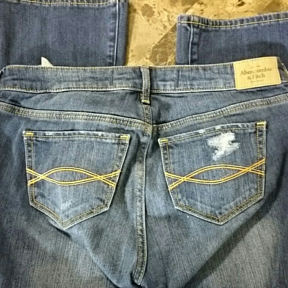 A&F Destroyed Dark Denim Wash - Picture 2 of 4