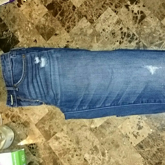 A&F Destroyed Dark Denim Wash - Picture 3 of 4
