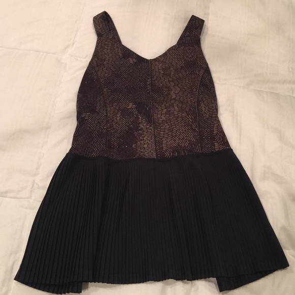lululemon athletica peplum top size 8