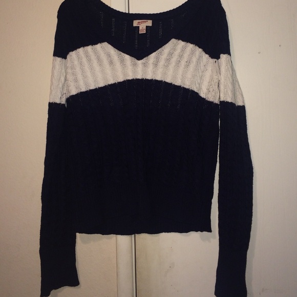 navy blue and white sweater