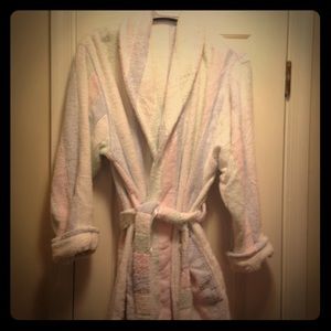 Women's terry cloth robe. Short length.