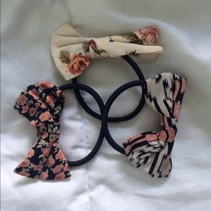 set of 3: brandy melville hair bows