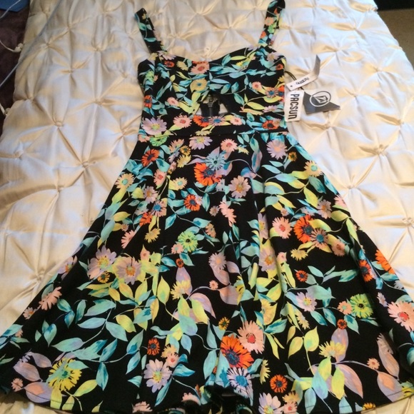 Pacsun cut out floral dress💖