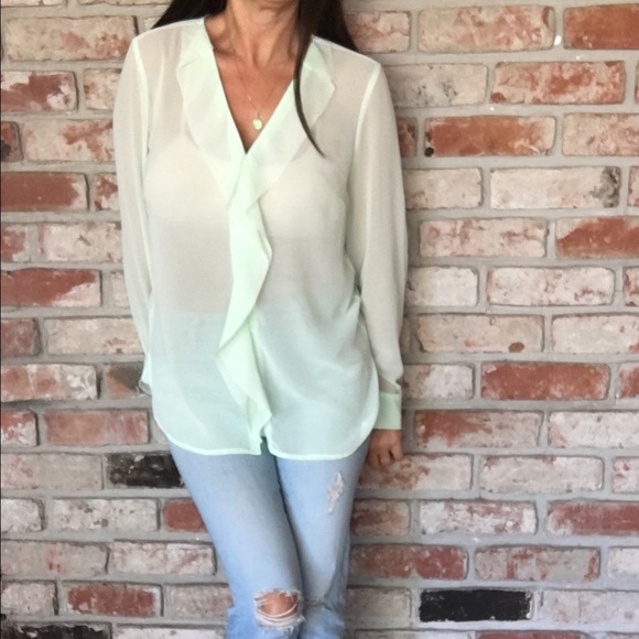Ann Taylor Tops - 🎉Host Pick 🎉Ann Taylor Blouse