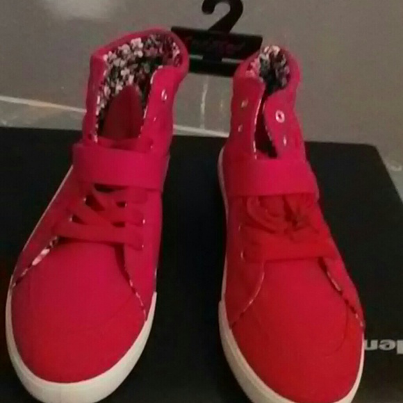 LANE HIS TENNIS SHOES