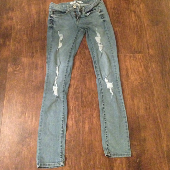 Distressed skinny jeans