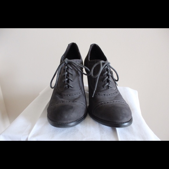 Gray high heeled oxfords