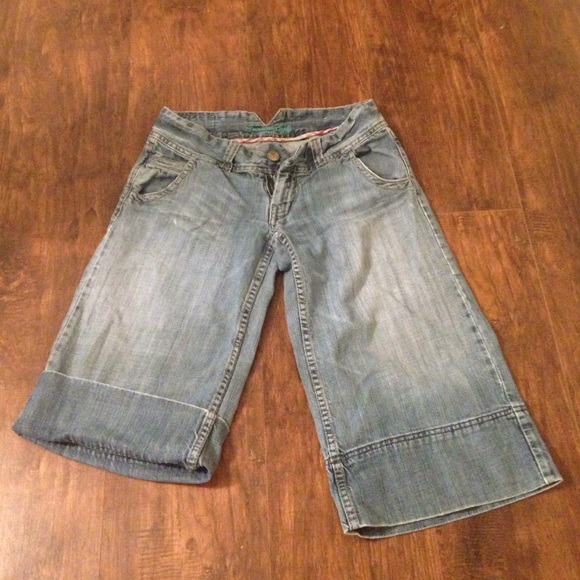 Cropped AE wide leg shorts