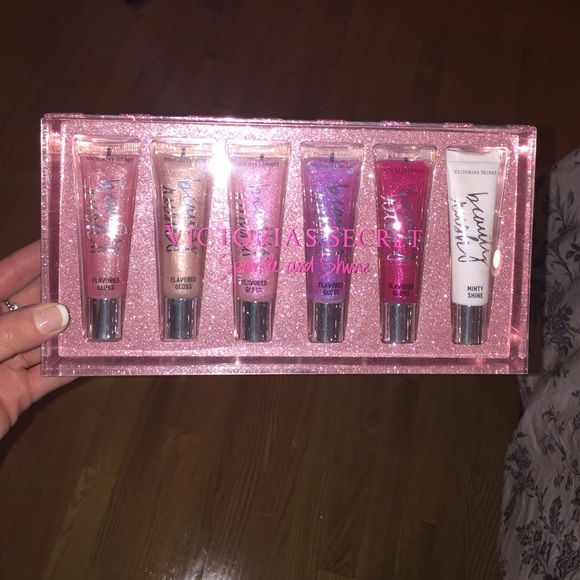 Never been opened set of 6 VS lipglosses