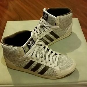 Adidas mids worn few times