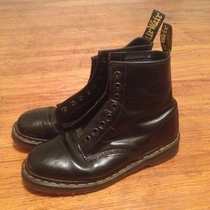 Dr Marten 8 Eyelet Boots