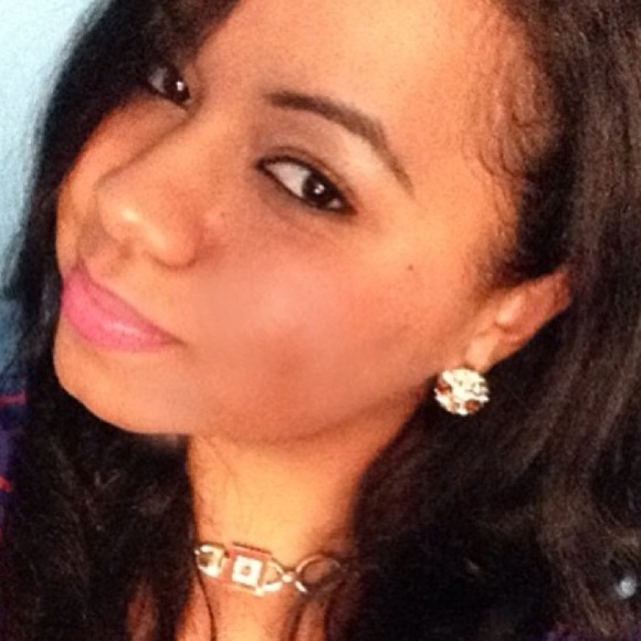 Meet your Posher, Tani - Picture 3 of 3