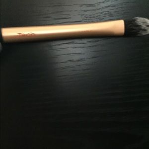 Real techniques concealer brush