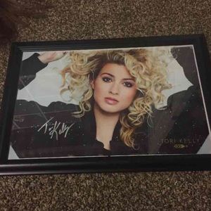 Tori Kelly's autograph