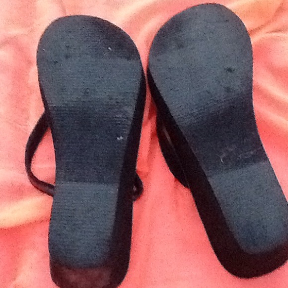 Black narrow wedge Thong Sandal - Picture 2 of 4