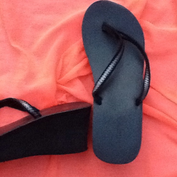 Black narrow wedge Thong Sandal - Picture 3 of 4