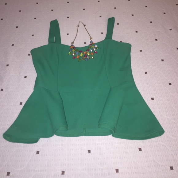 Tops - Very flattering green top
