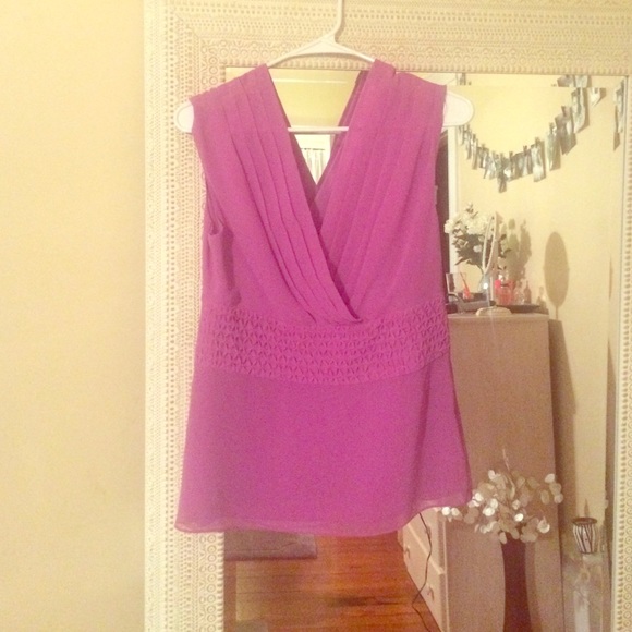 Banana Republic sleeveless violet top