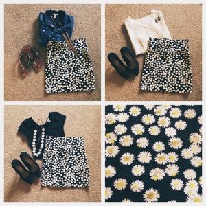 ☃🎉HP🎉Floral bodycon skirt.🌻