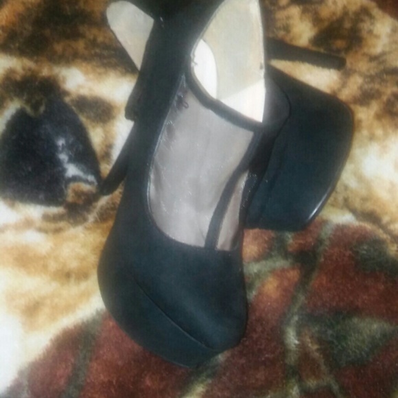 Black 4 in heels