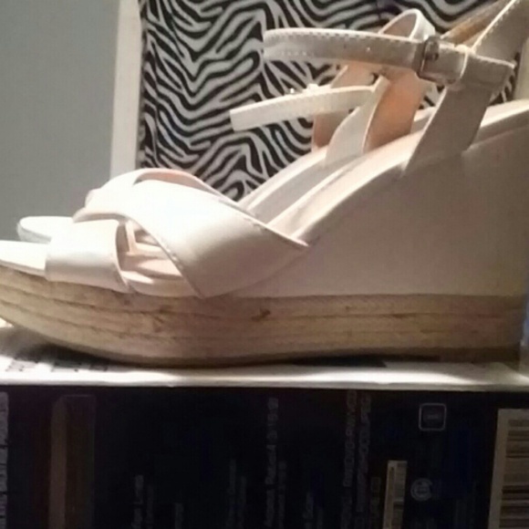 White Wedges - Picture 3 of 3