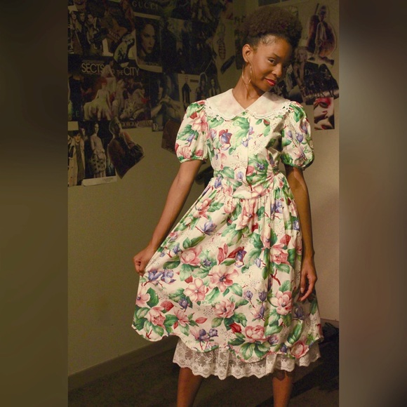 🌷HP🌷"Flowers & Lace" Vintage Dress