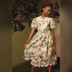 🌷HP🌷"Flowers & Lace" Vintage Dress