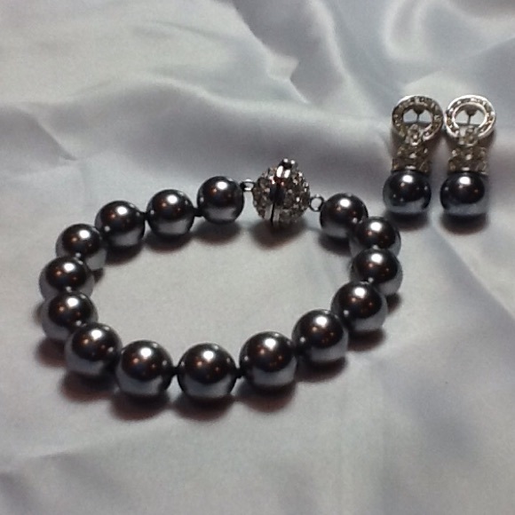 Faux black pearl + rhinestone bracelet & earrings
