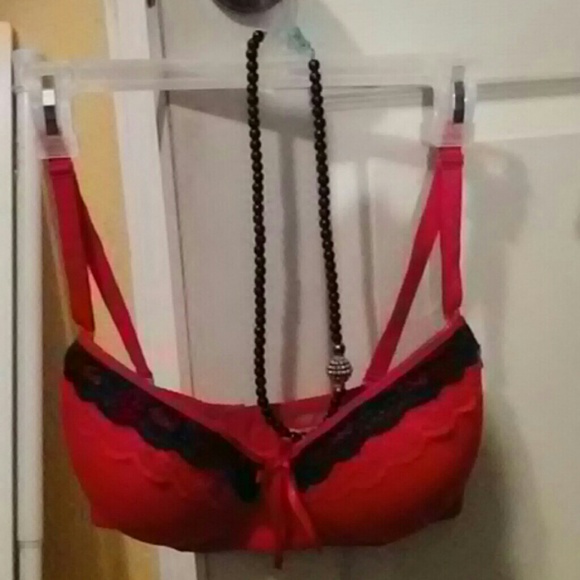 RED BRA WITH BLACK AND RED LACE: BLACK NECKLACE