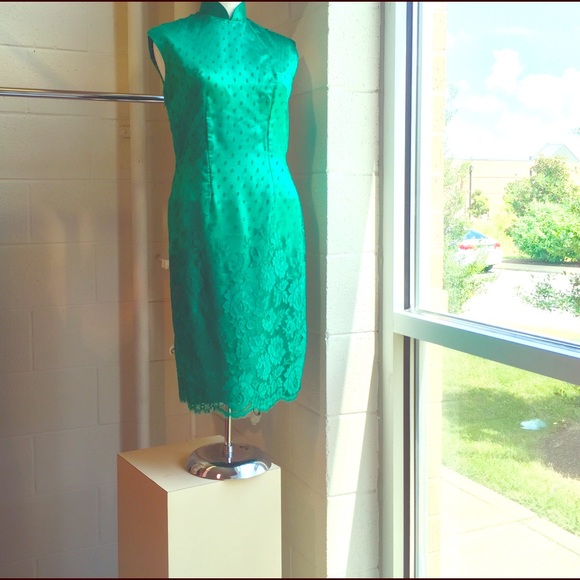 Grandmas 1950s Asian style Green lace dress EUC