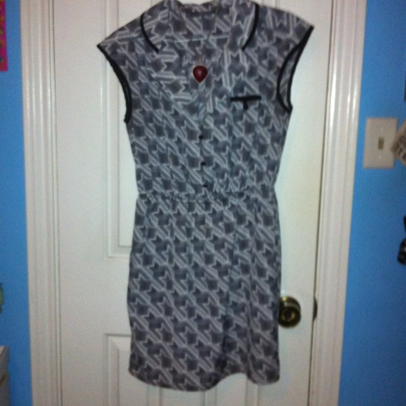 Sleeveless above knee dress by peppermint.